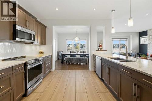 19 Vernon Close, Red Deer, AB - Indoor Photo Showing Kitchen With Double Sink With Upgraded Kitchen