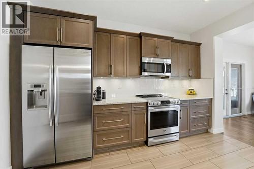 19 Vernon Close, Red Deer, AB - Indoor Photo Showing Kitchen With Upgraded Kitchen