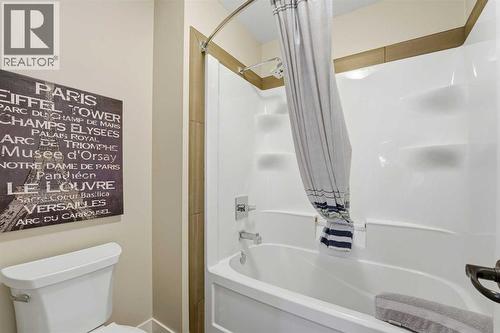 19 Vernon Close, Red Deer, AB - Indoor Photo Showing Bathroom
