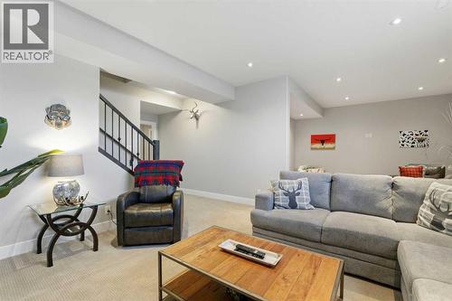 19 Vernon Close, Red Deer, AB - Indoor Photo Showing Living Room