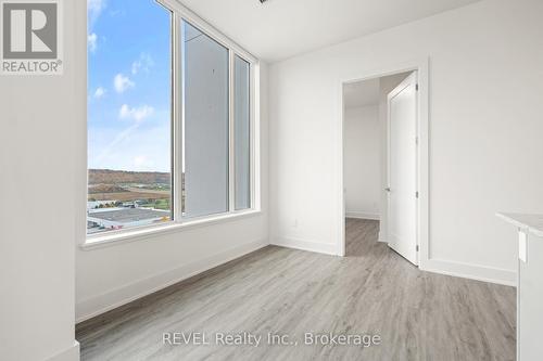 1907 - 385 Winston Road, Grimsby (Grimsby Beach), ON - Indoor Photo Showing Other Room