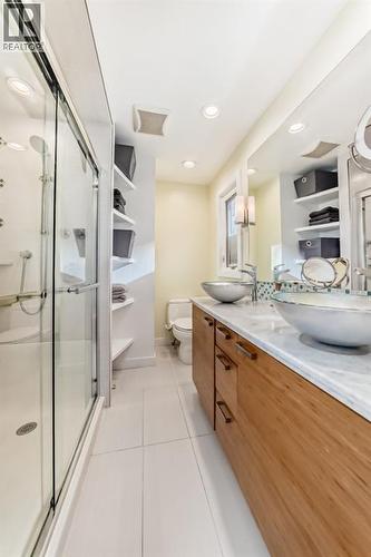 12 Varbow Place Nw, Calgary, AB - Indoor Photo Showing Bathroom