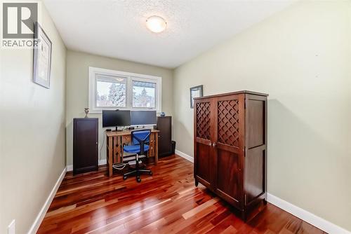 12 Varbow Place Nw, Calgary, AB - Indoor Photo Showing Office