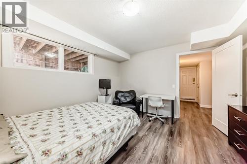 12 Varbow Place Nw, Calgary, AB - Indoor Photo Showing Bedroom