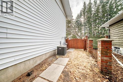 12 Varbow Place Nw, Calgary, AB - Outdoor