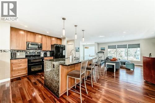 12 Varbow Place Nw, Calgary, AB - Indoor Photo Showing Kitchen With Upgraded Kitchen