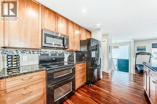 12 Varbow Place Nw, Calgary, AB - Indoor Photo Showing Kitchen