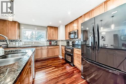 12 Varbow Place Nw, Calgary, AB - Indoor Photo Showing Kitchen With Double Sink With Upgraded Kitchen