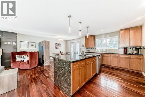 12 Varbow Place Nw, Calgary, AB - Indoor Photo Showing Kitchen