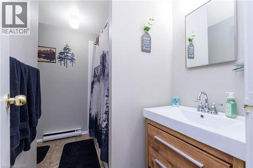 20 Kingham Road, Acton, ON - Indoor Photo Showing Bathroom