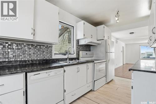 10 Connaught Place, Saskatoon, SK - Indoor Photo Showing Kitchen With Double Sink