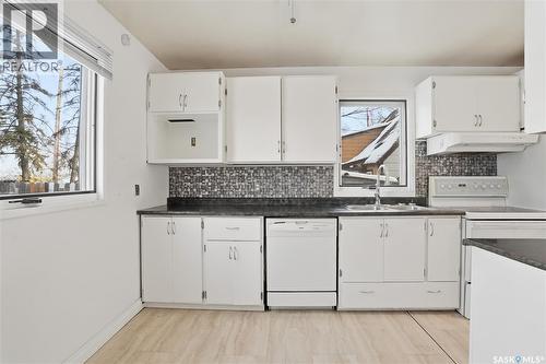 10 Connaught Place, Saskatoon, SK - Indoor Photo Showing Kitchen With Double Sink