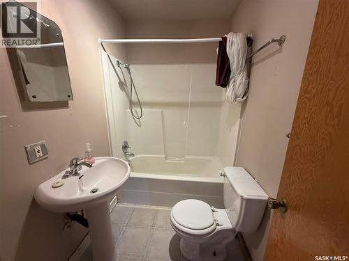 307 Main Street, Alsask, SK - Indoor Photo Showing Bathroom