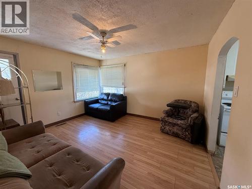307 Main Street, Alsask, SK - Indoor Photo Showing Living Room