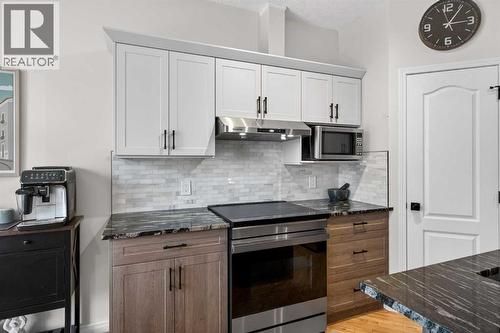 42 Hamptons Link Nw, Calgary, AB - Indoor Photo Showing Kitchen