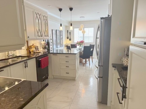 Cuisine - 32-555 Montrose Drive, Beaconsfield, QC - Indoor Photo Showing Kitchen With Double Sink With Upgraded Kitchen