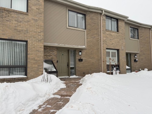 32-555Z Montrose Drive  Beaconsfield, QC H9W 6B4