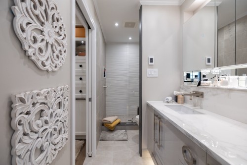 Salle de bains attenante à la CCP - 32-555Z Montrose Drive, Beaconsfield, QC - Indoor Photo Showing Bathroom