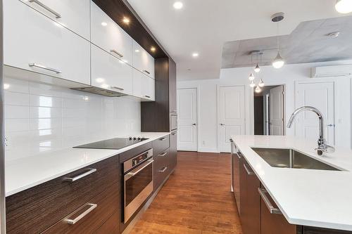 Cuisine - 305-15 Av. Gendron, Pointe-Claire, QC - Indoor Photo Showing Kitchen With Upgraded Kitchen