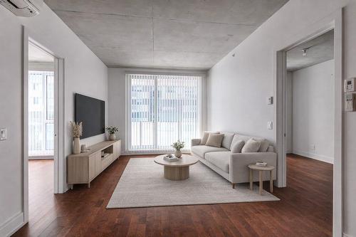 Salon - 305-15 Av. Gendron, Pointe-Claire, QC - Indoor Photo Showing Living Room