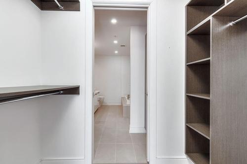 Penderie (Walk-in) - 305-15 Av. Gendron, Pointe-Claire, QC - Indoor
