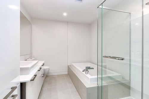 Salle de bains - 305-15 Av. Gendron, Pointe-Claire, QC - Indoor Photo Showing Bathroom