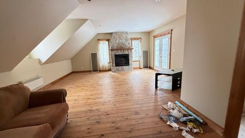 Chambre à coucher - 60 Rue Maréchal-Ferrant, Saint-Calixte, QC - Indoor Photo Showing Other Room With Fireplace