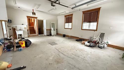 Garage - 60 Rue Maréchal-Ferrant, Saint-Calixte, QC - Indoor Photo Showing Other Room