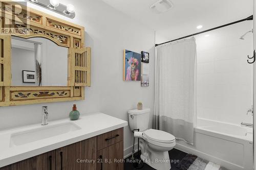 main floor 4 piece - 34 Ruby Crescent, Orillia, ON - Indoor Photo Showing Bathroom