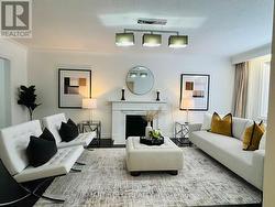 9 CARLUKE CRESCENT  Toronto, ON M2L 2H7