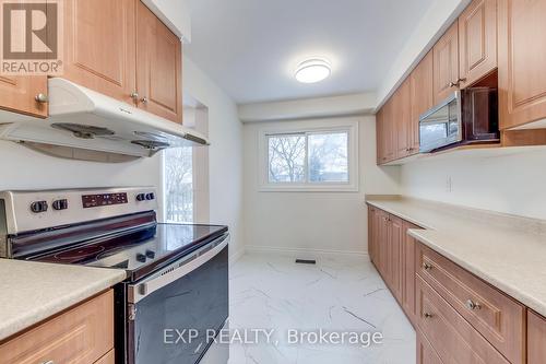 1570 Cuthbert Avenue, Mississauga, ON - Indoor Photo Showing Kitchen