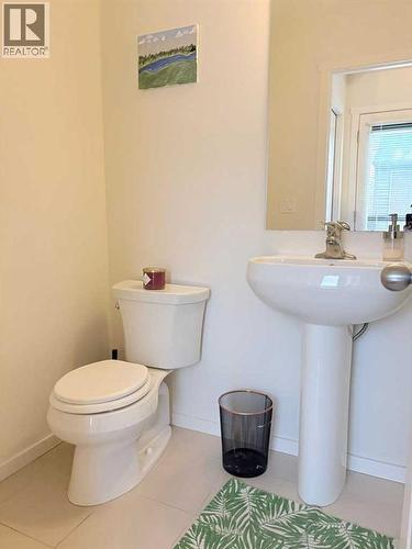 36 Evansborough Common Nw, Calgary, AB - Indoor Photo Showing Bathroom