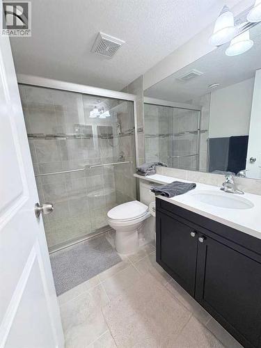 36 Evansborough Common Nw, Calgary, AB - Indoor Photo Showing Bathroom