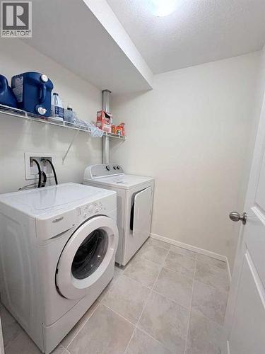 36 Evansborough Common Nw, Calgary, AB - Indoor Photo Showing Laundry Room