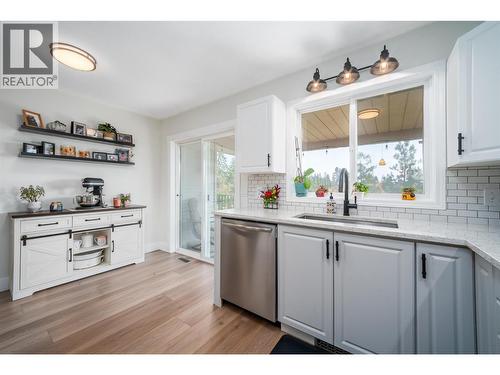 3841 Glen Canyon Drive, West Kelowna, BC - Indoor Photo Showing Kitchen With Upgraded Kitchen