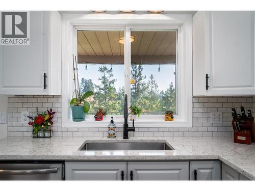 3841 Glen Canyon Drive, West Kelowna, BC - Indoor Photo Showing Kitchen