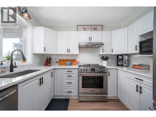 3841 Glen Canyon Drive, West Kelowna, BC - Indoor Photo Showing Kitchen With Upgraded Kitchen
