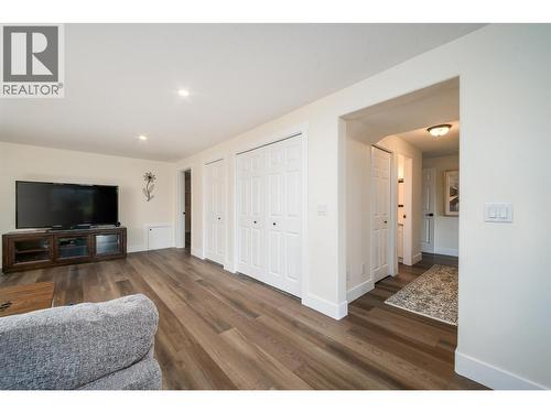 3841 Glen Canyon Drive, West Kelowna, BC - Indoor Photo Showing Living Room