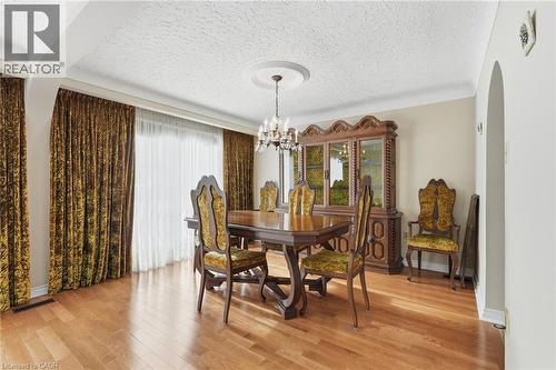 16 Harvard Place, Hamilton, ON - Indoor Photo Showing Dining Room