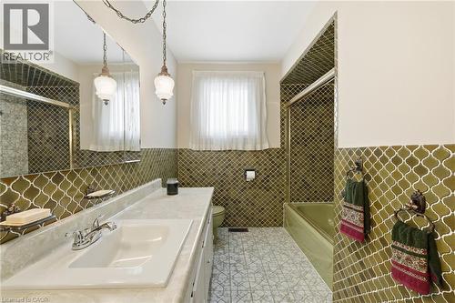 16 Harvard Place, Hamilton, ON - Indoor Photo Showing Bathroom