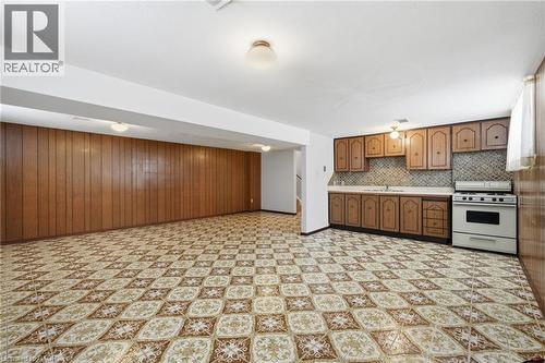16 Harvard Place, Hamilton, ON - Indoor Photo Showing Kitchen
