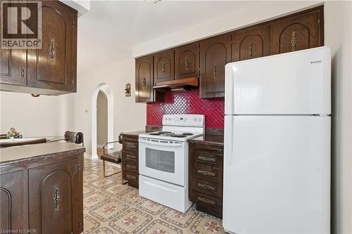 16 Harvard Place, Hamilton, ON - Indoor Photo Showing Kitchen