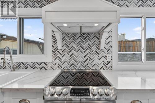 31 Maynard Street, Hamilton, ON - Indoor Photo Showing Kitchen