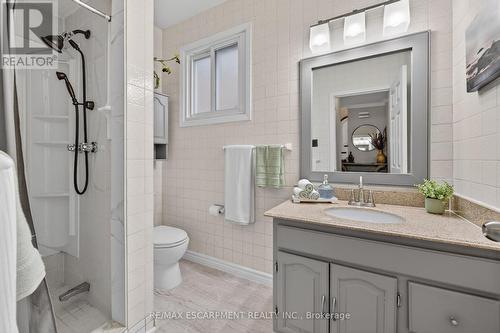 31 Maynard Street, Hamilton, ON - Indoor Photo Showing Bathroom