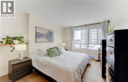 65 Highland Crescent Unit# 204, Kitchener, ON - Indoor Photo Showing Bedroom