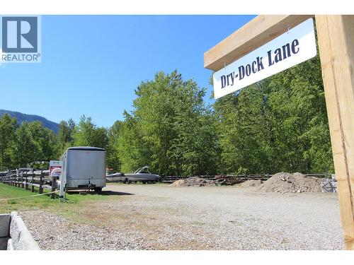 4 Eagle Lane, Lee Creek, BC 