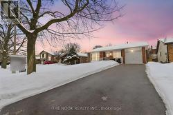 523 CHERRYHILL STREET  Oshawa (Donevan), ON L1H 7S1