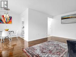 407 - 8 KINGSBRIDGE COURT  Toronto, ON M2R 1L5