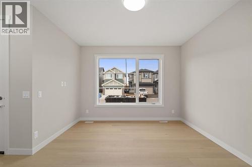 102 Sora Gardens Se, Calgary, AB 