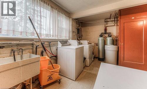 15 Floral Crescent, Kitchener, ON - Indoor Photo Showing Laundry Room